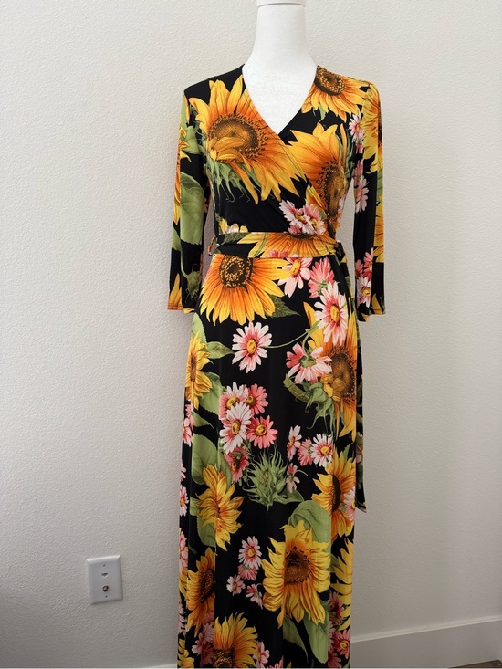 Viola Dresses & Skirts - Viola Black Sunflower Floral Print 3/4 Sleeve Maxi Dress - Black & Yellow